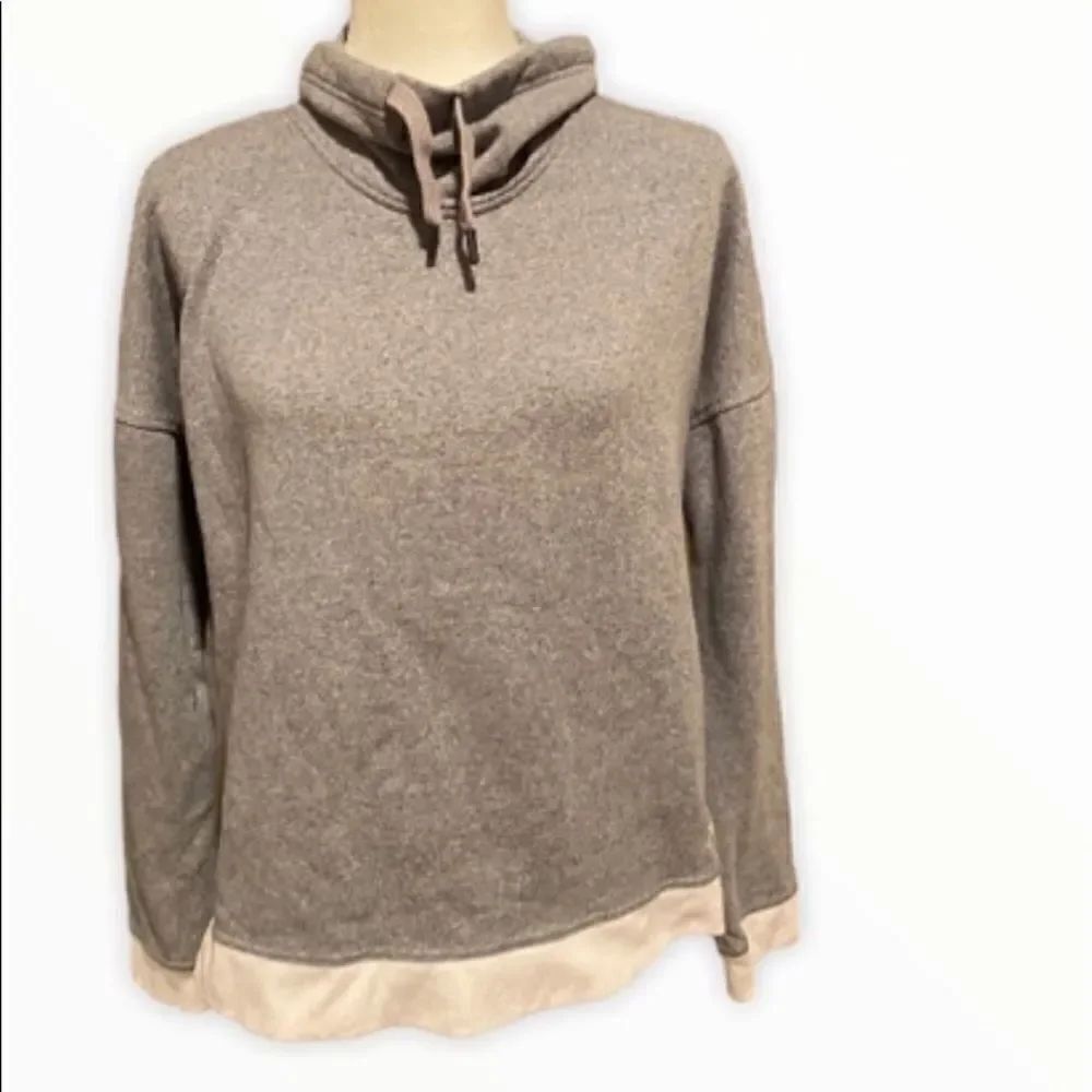 Under Armour Sweatshirts Size Medium